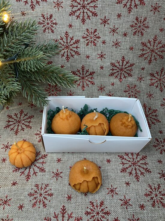 TRĪS MANDARĪNI Bišu vaska sveces kārbā 